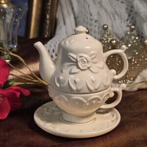 Porcelain Teapot Salt And Pepper Shaker Set 117 T Cottage Charm Set